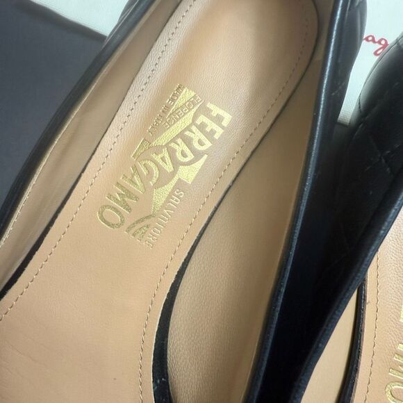 Brand new with box Ferragamo
Vara Quilted Bow Ballet Pumps size 10.5 - Picture 11 of 15